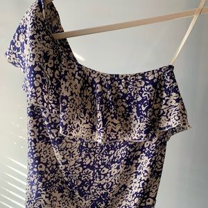 Off the shoulder American eagle tunic.